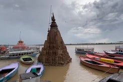 Rising Ganga Waters Threaten Varanasi's Cremation Ground Rising Ganga Waters Threaten Varanasi's Cremation Ground