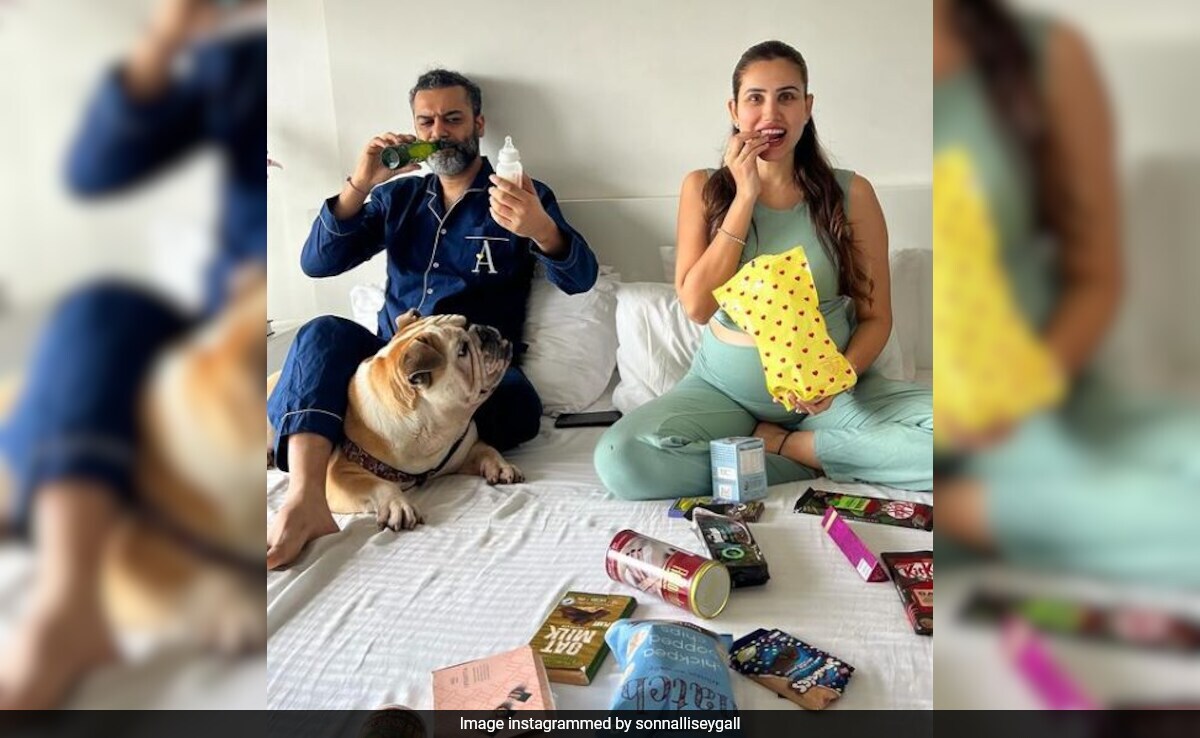 <i>Pyaar Ka Punchnama</i> Actress Sonnalli Seygall Announces Pregnancy: "From Beer Bottles To Baby Bottles..."