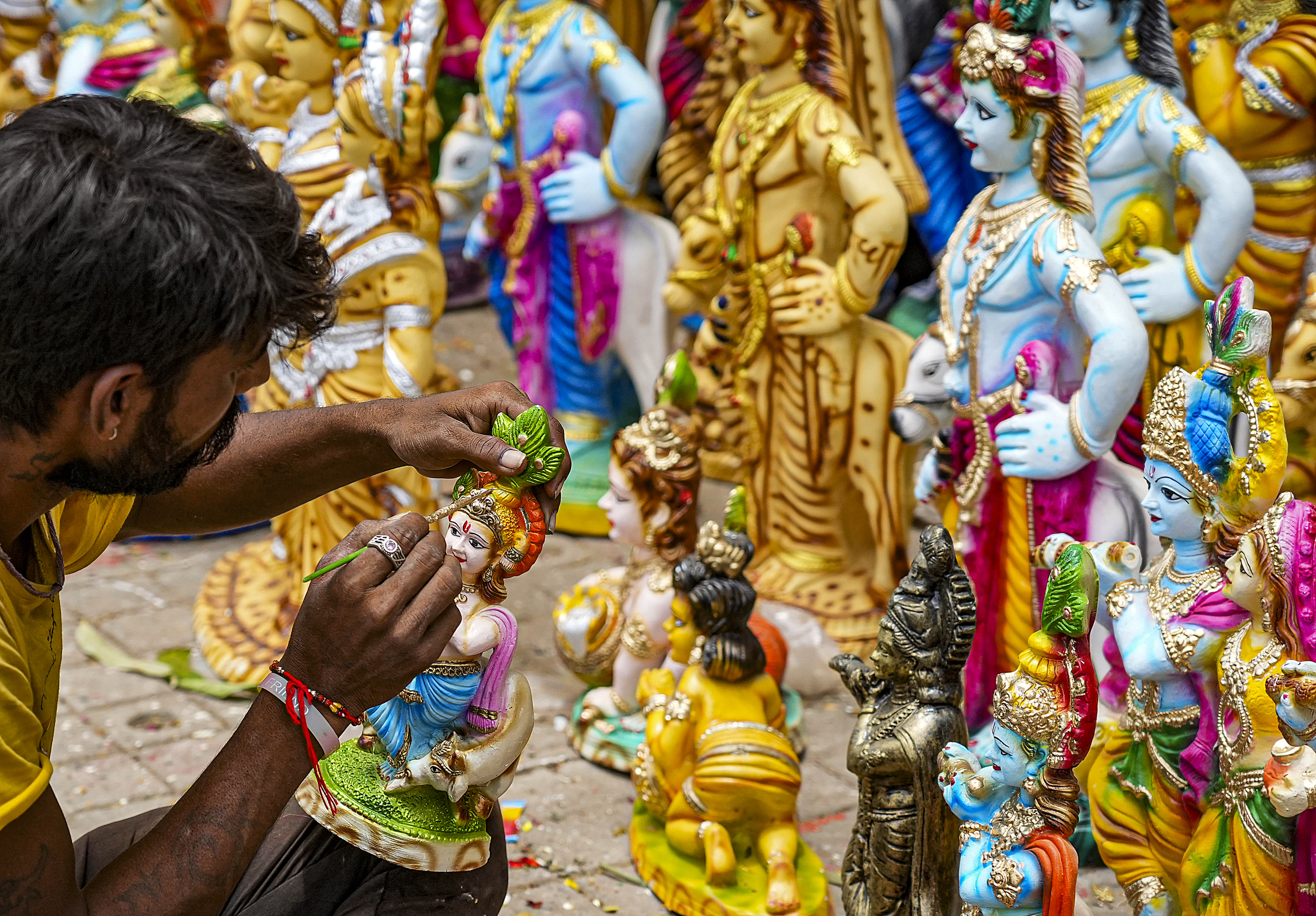 कान्हा के दर्शन से लेकर होटल की बुकिंग तक... जन्माष्टमी पर अगर जा रहे हो मथुरा तो पढ़ लें ये खबर