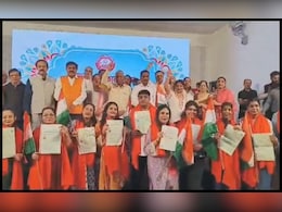 स्वातंत्र्यदिनी प्रतीक्षा संपली! पाकिस्तानातून आलेल्या 54 सिंधी भाषिकांना मिळालं भारतीय नागरिकत्व स्वातंत्र्यदिनी प्रतीक्षा संपली! पाकिस्तानातून आलेल्या 54 सिंधी भाषिकांना मिळालं भारतीय नागरिकत्व