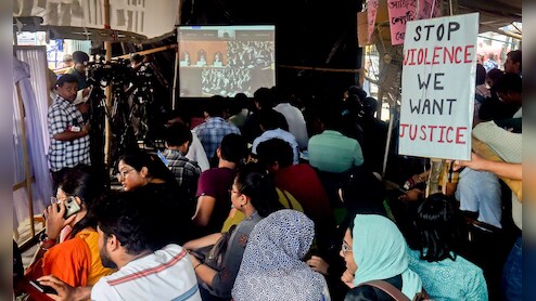 कोलकाता रेप मर्डर केस में पुलिस पर क्यों उठ रहे सवाल? समझें टाइमलाइन के जरिए पूरा केस