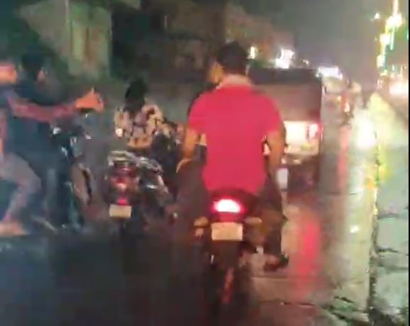 VIDEO : आगरा में मनचलों ने रात में स्कूटी सवार युवती का कई KM तक किया पीछा, किए गंदे इशारे; पुलिस ने दबोचा
