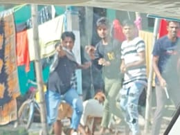 बंगाल बंद में सड़क पर मचा कोहराम, बीजेपी नेता पर चलाईं 6 राउंड गोलियां, कैमरे में कैद हुआ डरावना मंजर बंगाल बंद में सड़क पर मचा कोहराम, बीजेपी नेता पर चलाईं 6 राउंड गोलियां, कैमरे में कैद हुआ डरावना मंजर