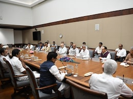 पहलगाम हमले को लेकर सर्वदलीय बैठक कल, पाकिस्तान पर लिए फैसलों पर बनेगी आगे की रणनीति पहलगाम हमले को लेकर सर्वदलीय बैठक कल, पाकिस्तान पर लिए फैसलों पर बनेगी आगे की रणनीति