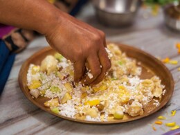 जन्माष्टमी पर भगवान श्रीकृष्ण को लगता है छप्पन भोग, जानिए कौन-कौन से पकवान होते हैं इस थाली में शामिल जन्माष्टमी पर भगवान श्रीकृष्ण को लगता है छप्पन भोग, जानिए कौन-कौन से पकवान होते हैं इस थाली में शामिल