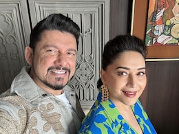 माधुरी दीक्षित के पति किचन में करते दिखे कलाकारी, एक्ट्रेस नहीं साथ में थीं कोई और आपने देखा वीडियो ? माधुरी दीक्षित के पति किचन में करते दिखे कलाकारी, एक्ट्रेस नहीं साथ में थीं कोई और आपने देखा वीडियो ?