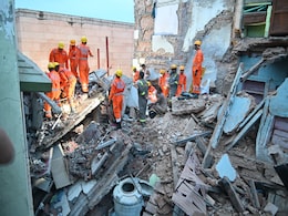 वाराणसी के काशी विश्वनाथ मंदिर के पास 2 मकान ढहे, 1 शख्स की मौत, 7 लोगों को मलबे से निकाला गया वाराणसी के काशी विश्वनाथ मंदिर के पास 2 मकान ढहे, 1 शख्स की मौत, 7 लोगों को मलबे से निकाला गया