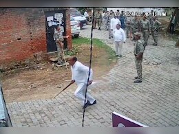 सपा नेता ने हाथ में राइफल लेकर नगर निगम की टीम को दौड़ाया, प्रयागराज का VIDEO हो रहा वायरल सपा नेता ने हाथ में राइफल लेकर नगर निगम की टीम को दौड़ाया, प्रयागराज का VIDEO हो रहा वायरल