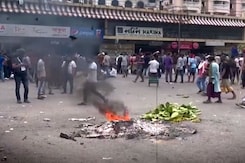 Bangladesh Violence: बांग्लादेश में नहीं थम रही हिंसा, सेना का अंतरिम सरकार बनाने का एलान Bangladesh Violence: बांग्लादेश में नहीं थम रही हिंसा, सेना का अंतरिम सरकार बनाने का एलान