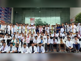 कोलकाता डॉक्टर रेप मर्डरः दिल्ली से केरल तक आज भी हड़ताल पर डॉक्टर, जानिए कहां OPD बंद कहां, खुली कोलकाता डॉक्टर रेप मर्डरः दिल्ली से केरल तक आज भी हड़ताल पर डॉक्टर, जानिए कहां OPD बंद कहां, खुली