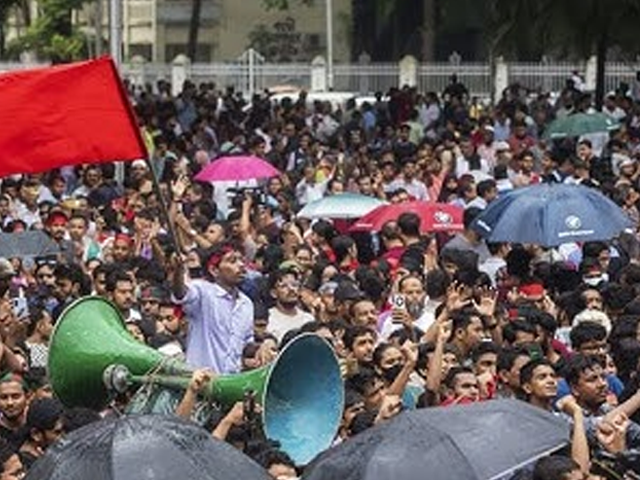 Bangladesh Crisis: तख्तापलट के बाद बांग्लादेश में हिंदुओं को सता रहा खतरा, क्यों हो रहे हमले?