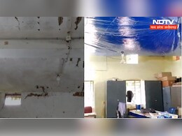 शर्मनाक: स्कूलों की दुर्दशा, यहां गिर रहा प्लास्टर और टपक रहा पानी, तिरपाल तानकर चला रहे काम शर्मनाक: स्कूलों की दुर्दशा, यहां गिर रहा प्लास्टर और टपक रहा पानी, तिरपाल तानकर चला रहे काम