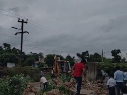 दौसा में रेलवे की जमीन पर अवैध कब्जा, अतिक्रमण हटाने पहुंची टीम तो स्कूल प्रशासन ने बच्चों को किया आगे, भारी बवाल दौसा में रेलवे की जमीन पर अवैध कब्जा, अतिक्रमण हटाने पहुंची टीम तो स्कूल प्रशासन ने बच्चों को किया आगे, भारी बवाल