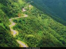 आंबा घाटातील सड्याच्या कडावरून 2 तरुण गायब, दुचाकी आढळली; रत्नागिरी-कोल्हापुरात खळबळ आंबा घाटातील सड्याच्या कडावरून 2 तरुण गायब, दुचाकी आढळली; रत्नागिरी-कोल्हापुरात खळबळ