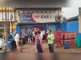 Chhattisgarh News: गरियाबंद में गैस एजेंसी पर खाद्य विभाग ने मारा छापा, सिलेंडरों में पानी निकलने का वीडियो हुआ था वायरल