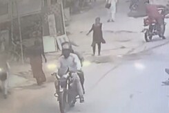 Video: 2 Men On Bike Snatch Bag With Rs 1 Lakh Cash From Woman In Bihar Video: 2 Men On Bike Snatch Bag With Rs 1 Lakh Cash From Woman In Bihar