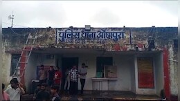 MP News: झोलाछाप डॉक्टर के गलत इलाज से मासूम की मौत, परिजनों ने थाने का किया घेराव