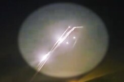 पश्चिम एशिया में बढ़ता तनाव : Hezbollah का दावा, इज़रायल पर दागे कई Rocket पश्चिम एशिया में बढ़ता तनाव : Hezbollah का दावा, इज़रायल पर दागे कई Rocket