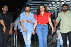 <i>Stree</i> X <i>Bhediya</i>: Shraddha Kapoor And Varun Dhawan's Long Drive In Mumbai <i>Stree</i> X <i>Bhediya</i>: Shraddha Kapoor And Varun Dhawan's Long Drive In Mumbai