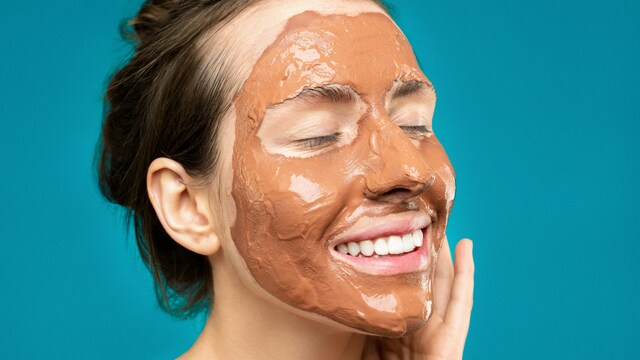 Multani mitti is a natural clay that absorbs excess oil and impurities from the skin