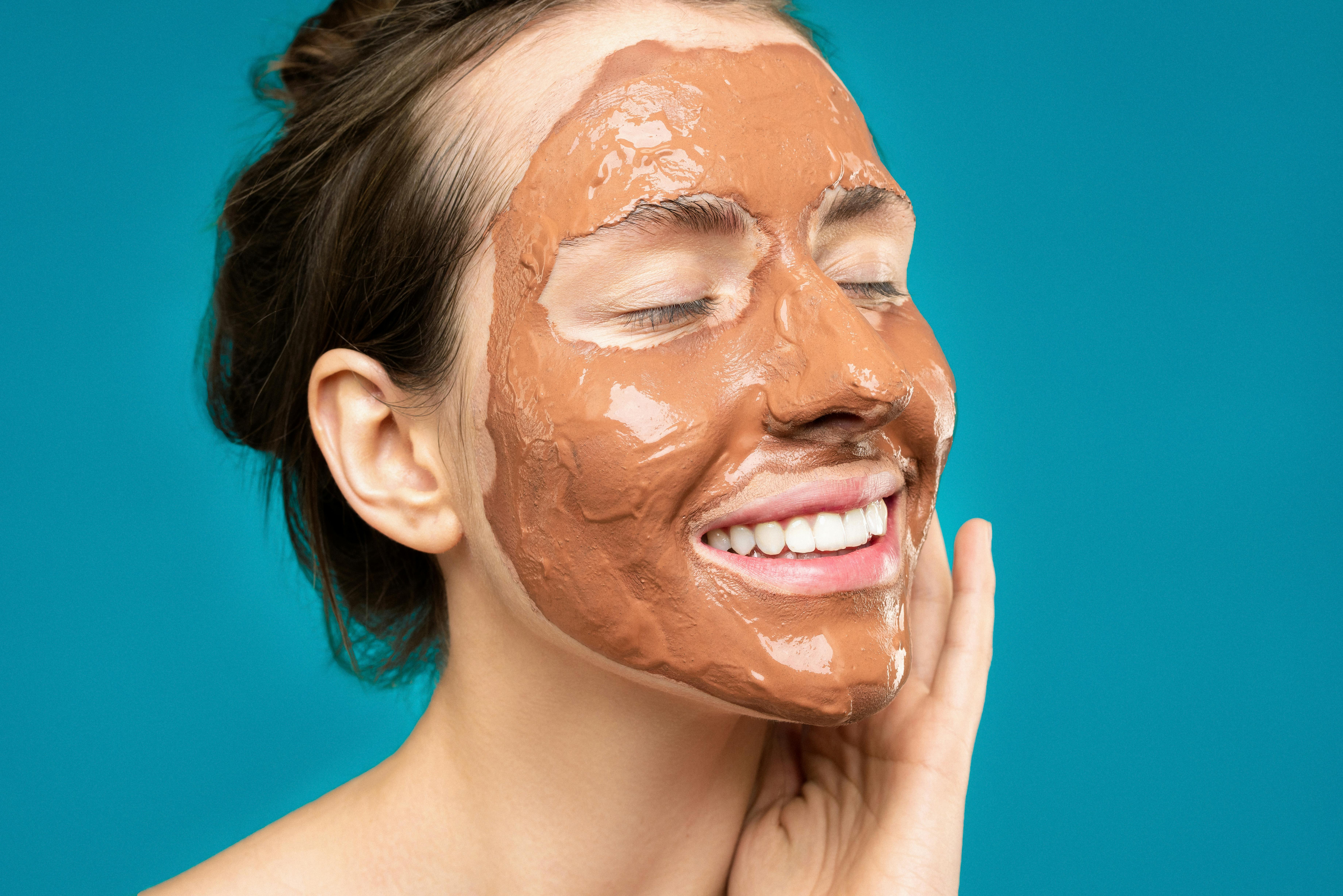 Multani mitti is a natural clay that absorbs excess oil and impurities from the skin