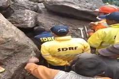 Uttarakhand: बारिश और Landslide से कई हादसे, राहत-बचाव कार्य में जुटी SDRF की टीम Uttarakhand: बारिश और Landslide से कई हादसे, राहत-बचाव कार्य में जुटी SDRF की टीम