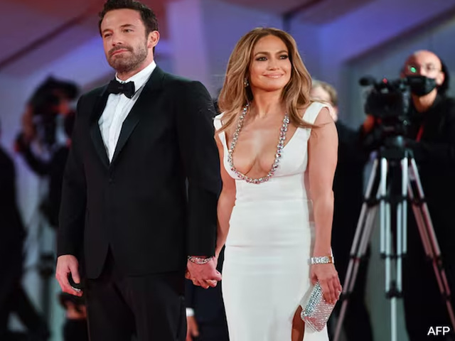 Jennifer Lopez Officially Files for Divorce From Ben Affleck