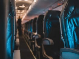 Mother And Son In China Demand Free Upgrade To First Class, Cause One-Hour Flight Delay Mother And Son In China Demand Free Upgrade To First Class, Cause One-Hour Flight Delay