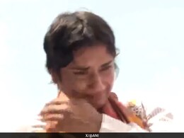 Watch: Vinesh Phogat Receives Hero's Welcome From Fans At Delhi Airport, Breaks Down Watch: Vinesh Phogat Receives Hero's Welcome From Fans At Delhi Airport, Breaks Down