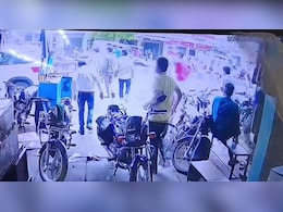 तेज कार ने ई-रिक्शा और कार को मारी भीषण टक्कर, एक महिला समेत 3 घायल, आरोपी गिरफ्तार तेज कार ने ई-रिक्शा और कार को मारी भीषण टक्कर, एक महिला समेत 3 घायल, आरोपी गिरफ्तार