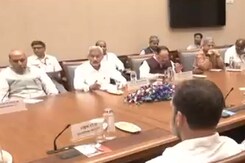 बांग्लादेश को लेकर भारत में हलचल तेज, सभी पार्टियां बोली हम सरकार के साथ बांग्लादेश को लेकर भारत में हलचल तेज, सभी पार्टियां बोली हम सरकार के साथ