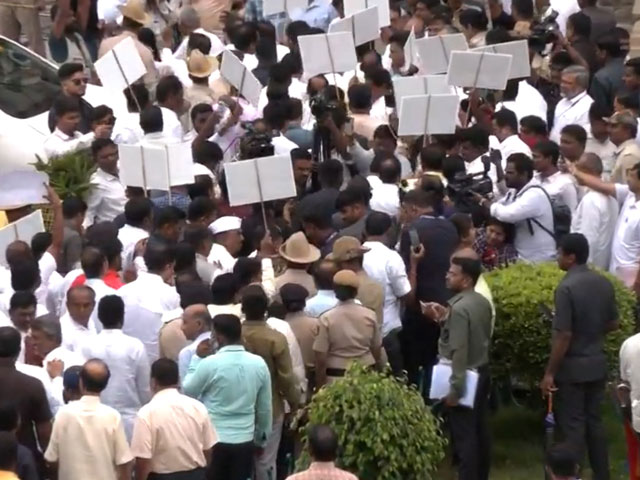 Congress' 'Raj Bhavan Chalo' Protest Against Karnataka Governor
