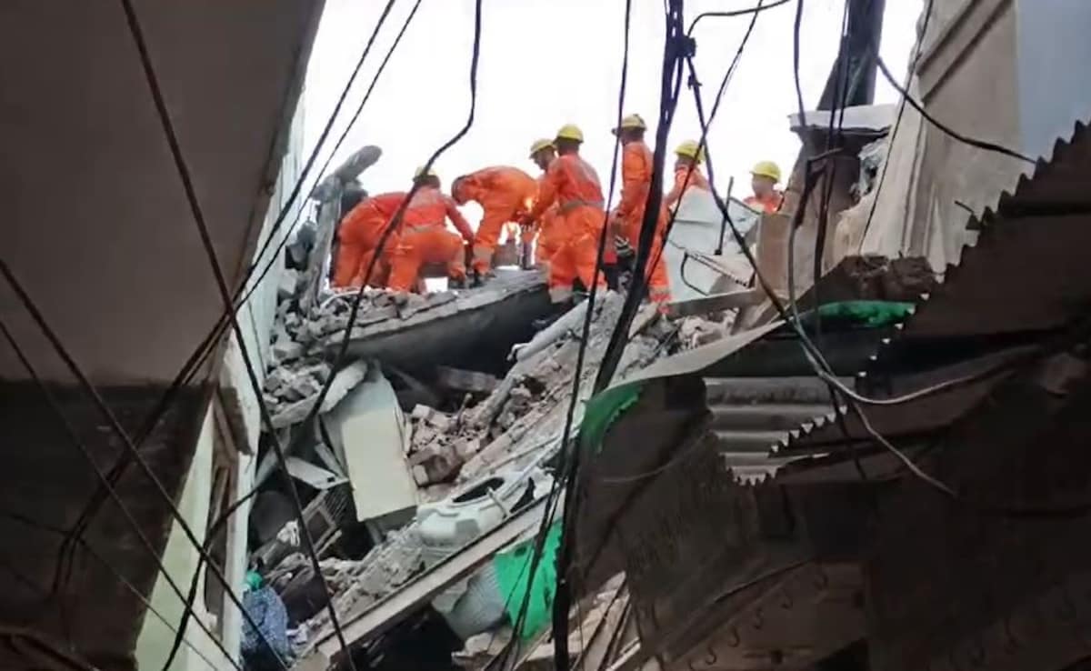 वाराणसी के काशी विश्वनाथ मंदिर के पास 2 मकान ढहे, 1 शख्‍स की मौत, 7 लोगों को मलबे से निकाला गया