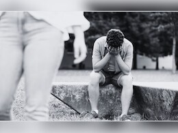 गर्लफ्रेंडला आयफोन गिफ्ट देण्यासाठी नववीतील मुलाने आईला दिला धोका; घरी गेला, कपाट उघडलं अन्...