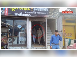 टीकमगढ़ के इस होटल में चल रहा था अय्याशी का खेल ! भड़के लोगों ने जड़ दिया ताला