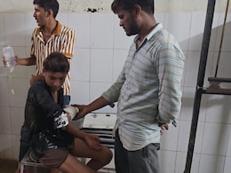 करौली में दर्दनाक सड़क हादसा: दो बाइक की टक्कर में एक युवक की मौत, 5 घायल करौली में दर्दनाक सड़क हादसा: दो बाइक की टक्कर में एक युवक की मौत, 5 घायल