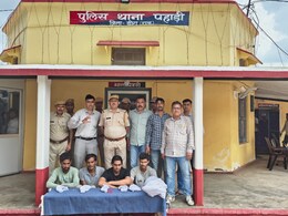 सोशल मीडिया पर हथियारों की होम डिलेवरी का पोस्ट कर ठगी करने वाले 4 शातिर गिरफ्तार सोशल मीडिया पर हथियारों की होम डिलेवरी का पोस्ट कर ठगी करने वाले 4 शातिर गिरफ्तार
