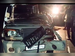 Pratapgarh road accident: ट्रैक्टर ट्रॉली और बोलेरो में जोरदार टक्कर, शीशा तोड़कर सब इंस्पेक्टर की गर्दन में घुसे सरिए Pratapgarh road accident: ट्रैक्टर ट्रॉली और बोलेरो में जोरदार टक्कर, शीशा तोड़कर सब इंस्पेक्टर की गर्दन में घुसे सरिए