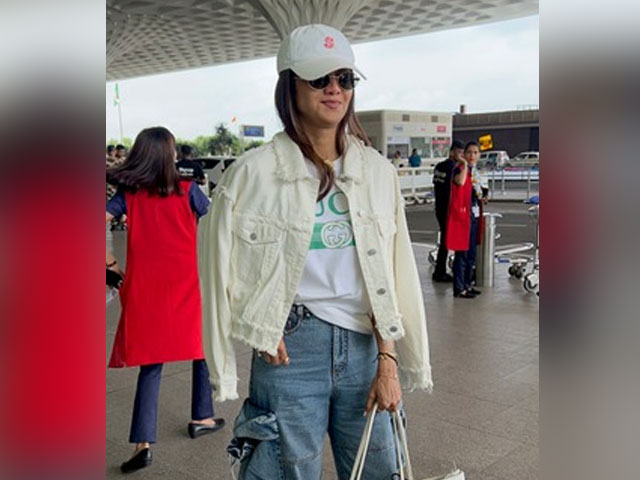 Airport Spotting: Shilpa Shetty Flies Out Of Mumbai