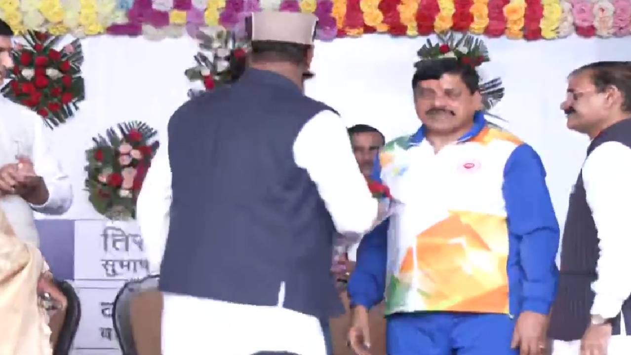 Tiranga Yatra in Bhopal: भोपाल की विशाल तिरंगा में पहंचे सीएम मोहन, मंच से दी बधाई