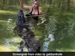 तालाब में घुसकर मगरमच्छ को खाना खिला रही थी महिला ट्रेनर, अचानक जानवर को आया गुस्सा, आगे जो हुआ, सोच भी नहीं सकते