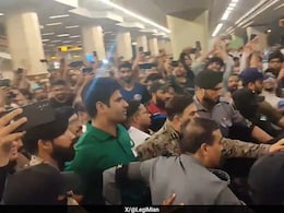 Arshad Nadeem: गोल्ड मेडल जीतने के बाद अपने देश पाकिस्तान पहुंचे नदीम, एयरपोर्ट पर हुआ भव्य स्वागत Arshad Nadeem: गोल्ड मेडल जीतने के बाद अपने देश पाकिस्तान पहुंचे नदीम, एयरपोर्ट पर हुआ भव्य स्वागत