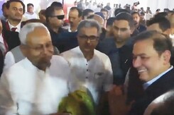 Nawada: सीमेंट कंपनी की यूनिट का शिलान्यास, Nitish Kumar संग पहुंचे अदाणी ग्रुप के MD Pranav Adani Nawada: सीमेंट कंपनी की यूनिट का शिलान्यास, Nitish Kumar संग पहुंचे अदाणी ग्रुप के MD Pranav Adani