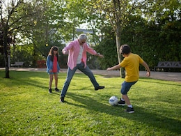पोते-पोतियों के साथ खेलने से बेहतर हो सकता है बुजुर्गों का मानसिक स्वास्थ्य, अध्ययन में हुआ खुलासा पोते-पोतियों के साथ खेलने से बेहतर हो सकता है बुजुर्गों का मानसिक स्वास्थ्य, अध्ययन में हुआ खुलासा