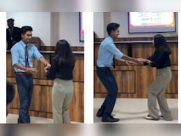 कॉलेज फंक्शन में डांस कर रहे थे लड़का-लड़की, तभी हुआ कुछ ऐसा उल्टे पैर भाग खड़ा हुआ लड़का, लोग बोले- सूर्यवंशम वाली खीर भेज दूं क्या कॉलेज फंक्शन में डांस कर रहे थे लड़का-लड़की, तभी हुआ कुछ ऐसा उल्टे पैर भाग खड़ा हुआ लड़का, लोग बोले- सूर्यवंशम वाली खीर भेज दूं क्या