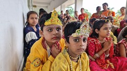 CM यादव के आदेश पर&nbsp;स्कूलों में मनी जन्माष्टमी ! बच्चों को बताए श्री कृष्ण के उपदेश
