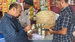 झालावाड़ में मिलावटखोरों पर स्वास्थ्य विभाग का एक्शन, 7 दुकानदारों पर लगा 5 लाख का जुर्माना
