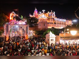 जन्माष्टमी: मथुरा में आधी रात कैसे प्रकट भए नंदलाला, देखिए वीडियो जन्माष्टमी: मथुरा में आधी रात कैसे प्रकट भए नंदलाला, देखिए वीडियो