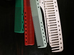 घर में पड़े पुराने कंघे को फेंकने के बजाय इस तरह करें इस्तेमाल, बड़े काम के हैं ये हैक्स घर में पड़े पुराने कंघे को फेंकने के बजाय इस तरह करें इस्तेमाल, बड़े काम के हैं ये हैक्स