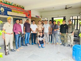 31 मुकदमे, 25 हजार का इनाम, 917 KM दूर से बिहार से गिरफ्तार हुआ धौलपुर का हिस्ट्रीशीटर महेश ठाकुर 31 मुकदमे, 25 हजार का इनाम, 917 KM दूर से बिहार से गिरफ्तार हुआ धौलपुर का हिस्ट्रीशीटर महेश ठाकुर